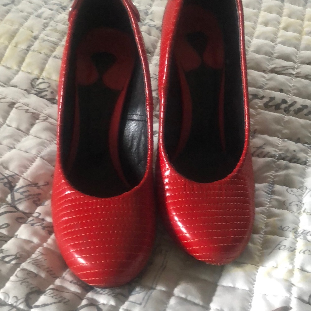 Authentic Chloe shoes size 37 size 7 good shape